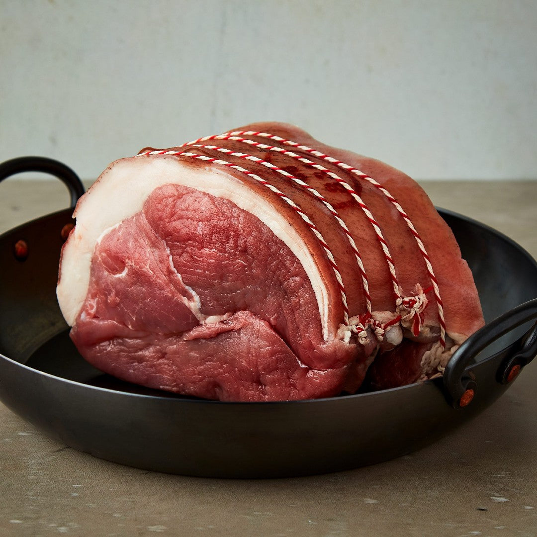 Unsmoked (Swiss) Gammon Joint with Crackling (skin on) (2 kg)