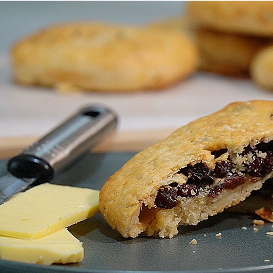 150g Kirkhams Lancashire Cheese + 4 Eccles Cakes
